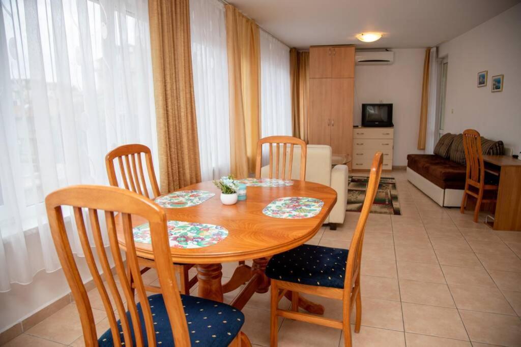 Convenient 1-Bedroom Flat Next To Harmanite Beach Sozopol Extérieur photo